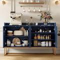 Verstellbare Ablagen und grifflose Fronten an dem Sideboard