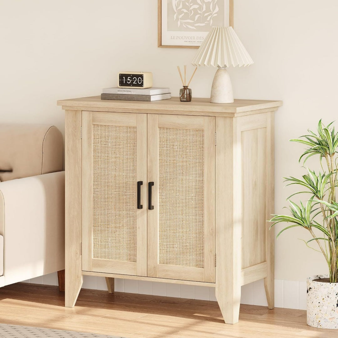 Sideboard mit verstellbaren Ablagen, offenen Ablagen und Flechtoptik
