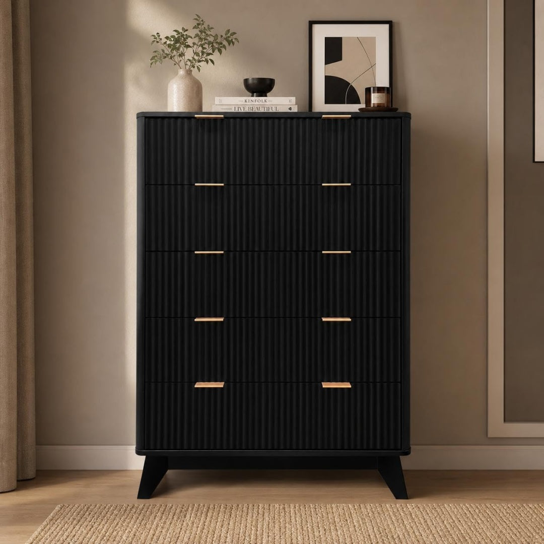 Das Sideboard nimmt mit 80 x 40 x 120 cm Gestalt an