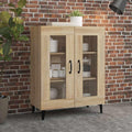 Glastueren bestimmen das Erscheinungsbild von dem Sideboard