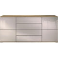 Glaenzende Oberflaechen und 4 Tueren an dem Sideboard