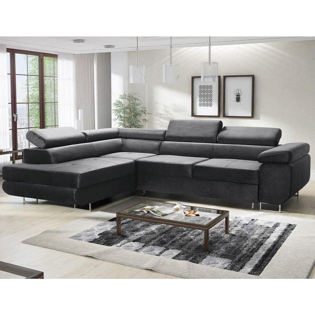 Ein Metallgestell und eine Schlaffunktion an dem Sofa