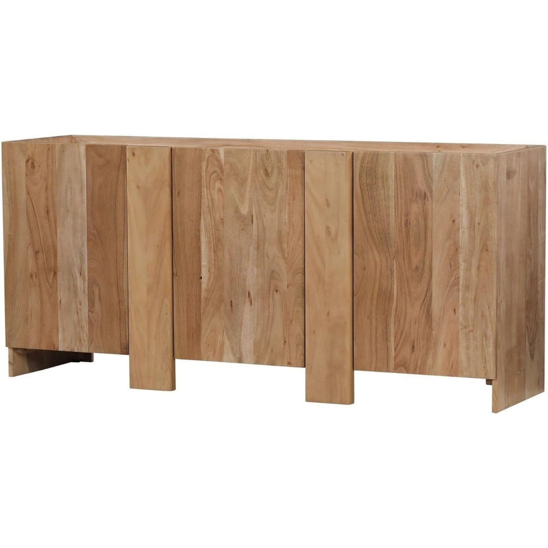Das Sideboard nimmt mit 165 x 45 x 75 cm Gestalt an