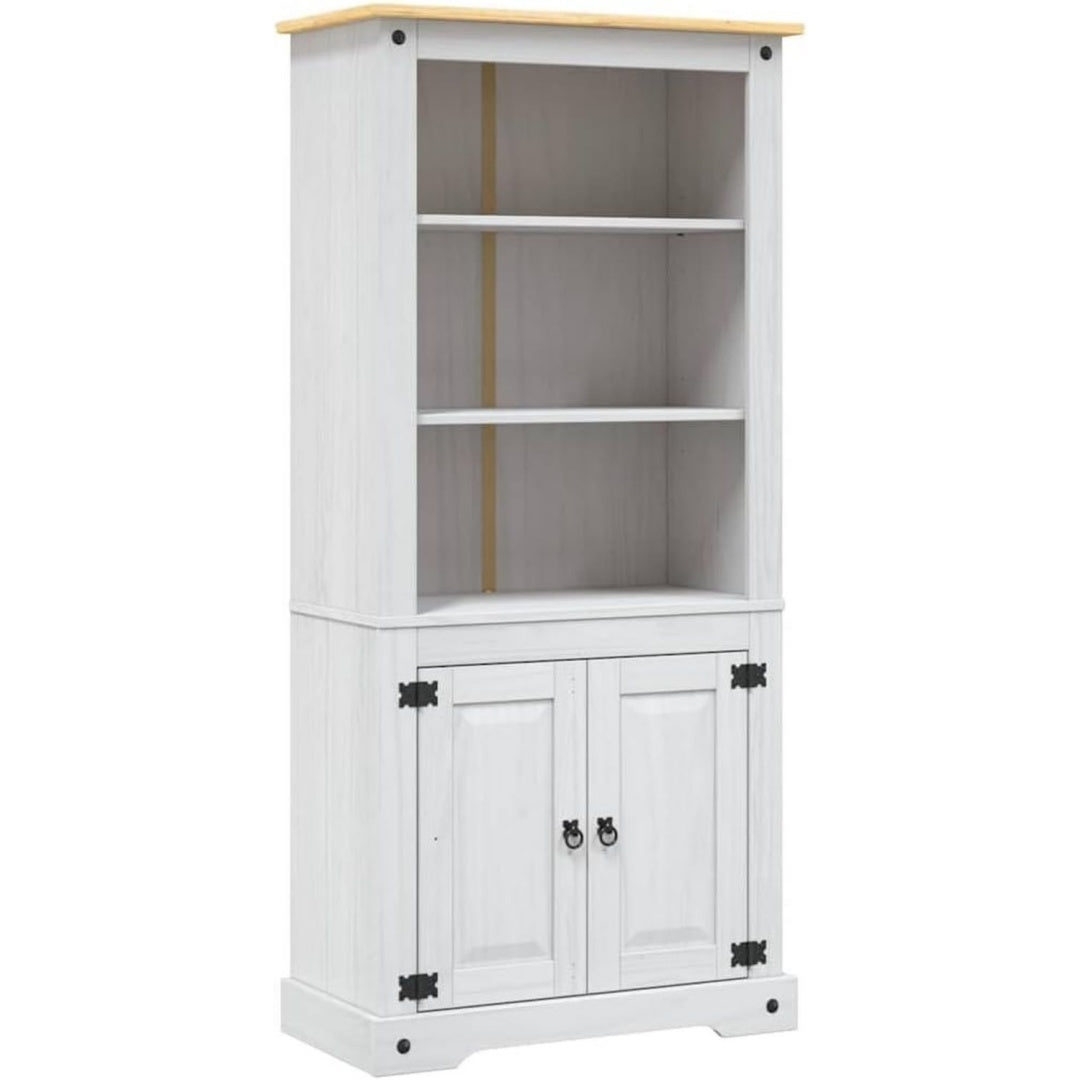 Offene Ablagen an dem Sideboard aus Kiefernholz